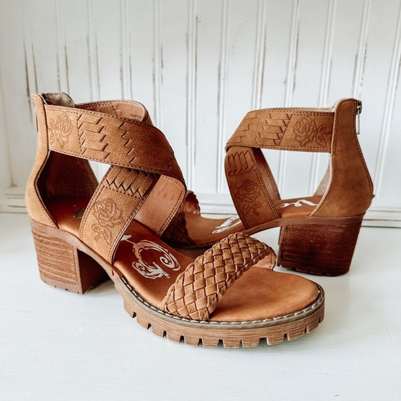 NIB Brand New Very G Vana Tan Tooled Woven Strappy Chunky Heels Heeled Shoes - Picture 5 of 8